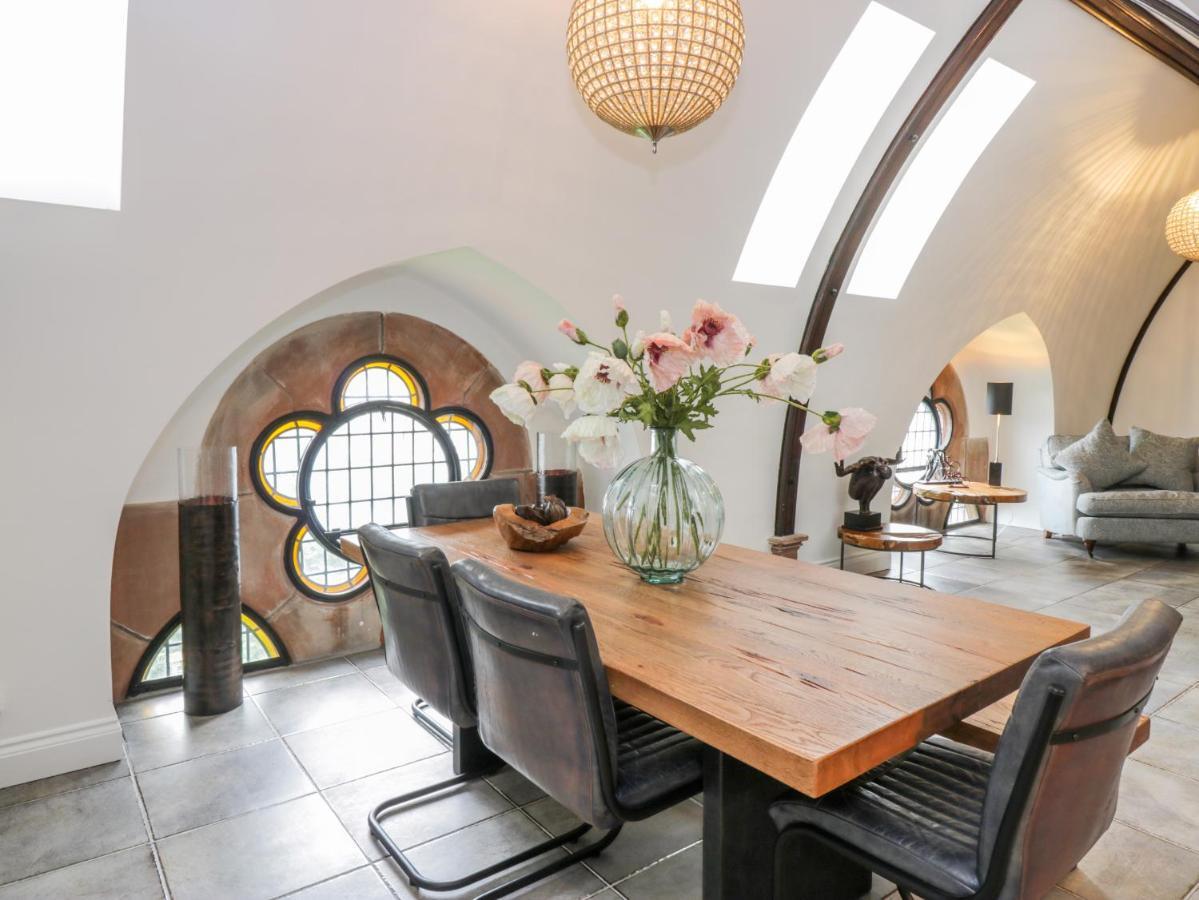 Penthouse St Mary'S Church Мофат Екстериор снимка