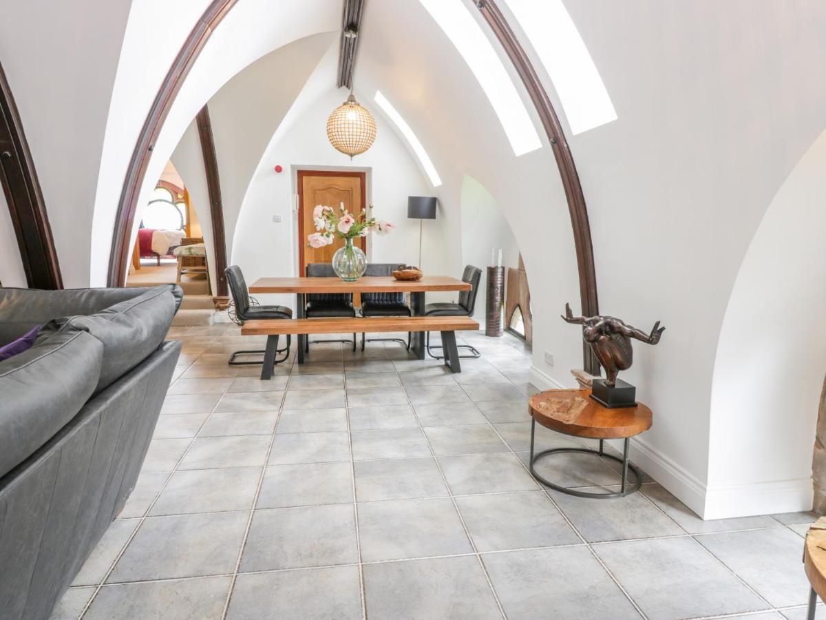 Penthouse St Mary'S Church Мофат Екстериор снимка
