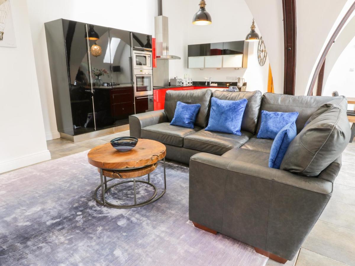 Penthouse St Mary'S Church Мофат Екстериор снимка