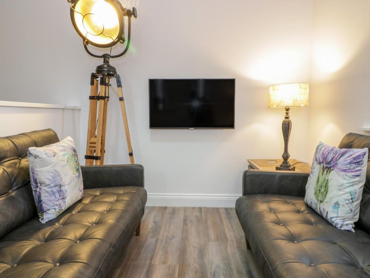 Penthouse St Mary'S Church Мофат Екстериор снимка