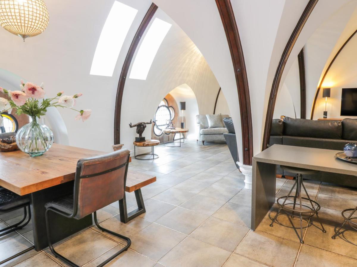 Penthouse St Mary'S Church Мофат Екстериор снимка