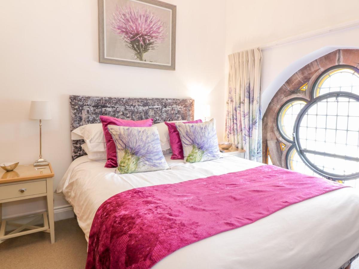 Penthouse St Mary'S Church Мофат Екстериор снимка