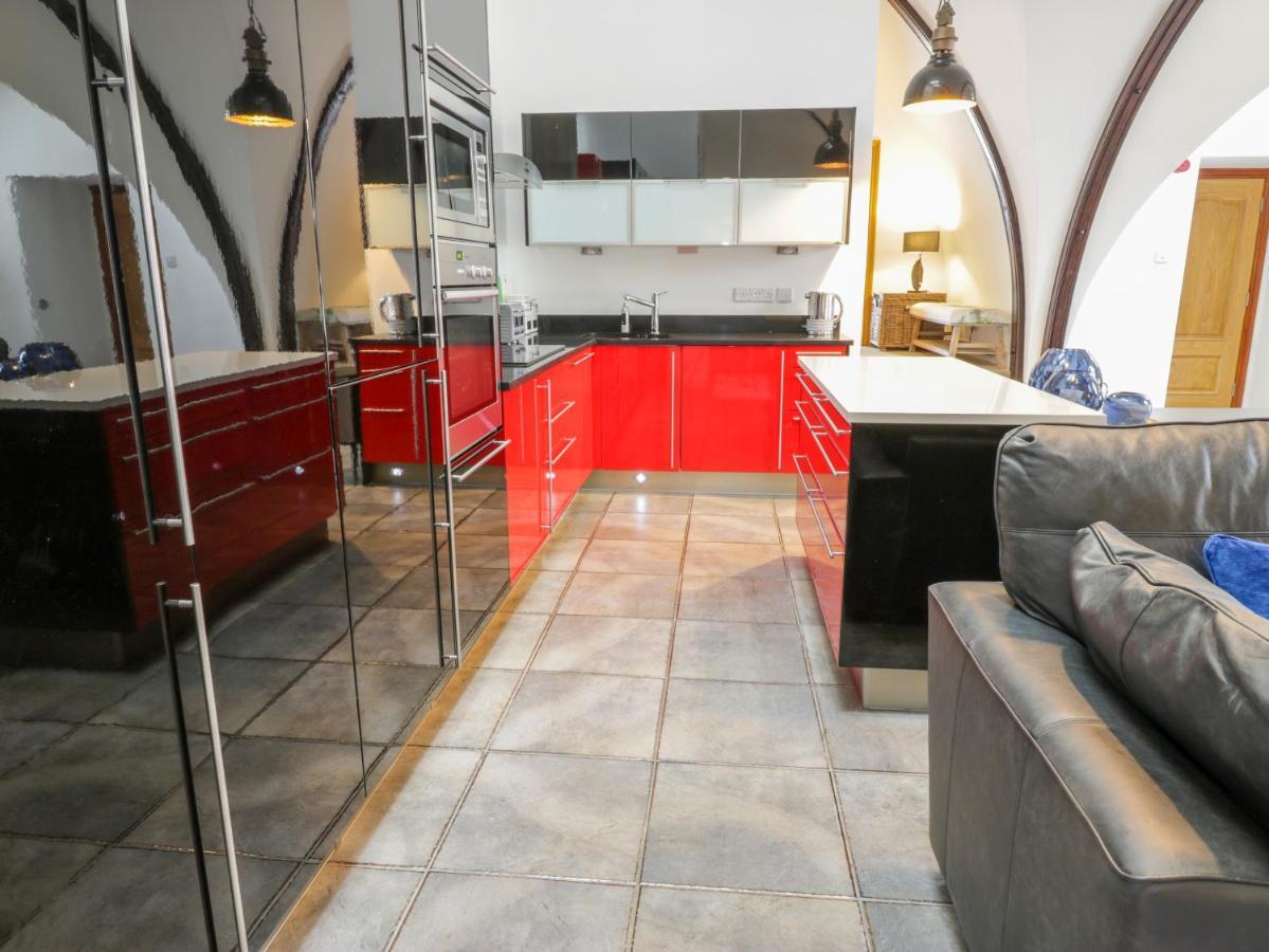 Penthouse St Mary'S Church Мофат Екстериор снимка