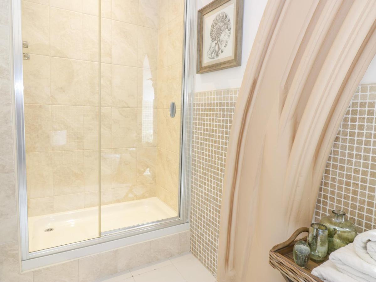 Penthouse St Mary'S Church Мофат Екстериор снимка
