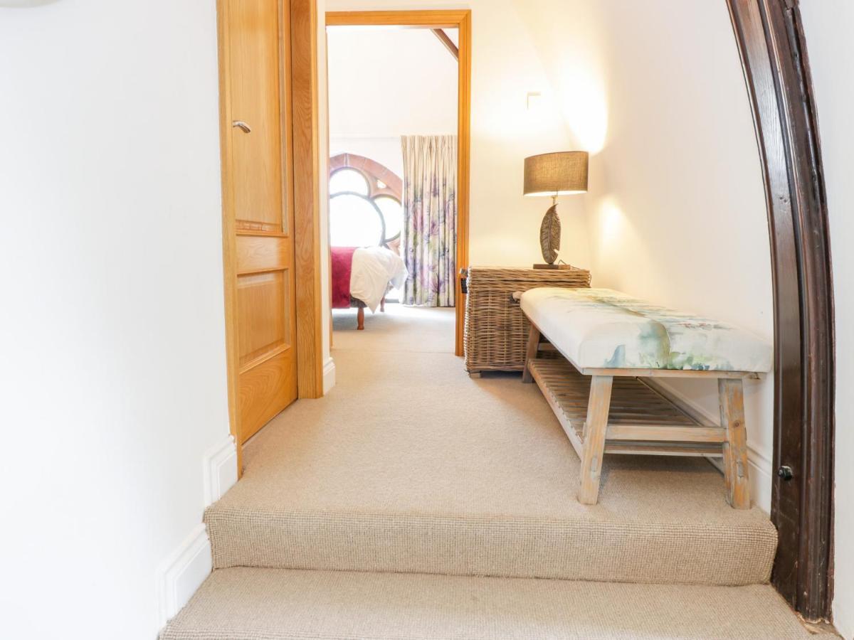 Penthouse St Mary'S Church Мофат Екстериор снимка
