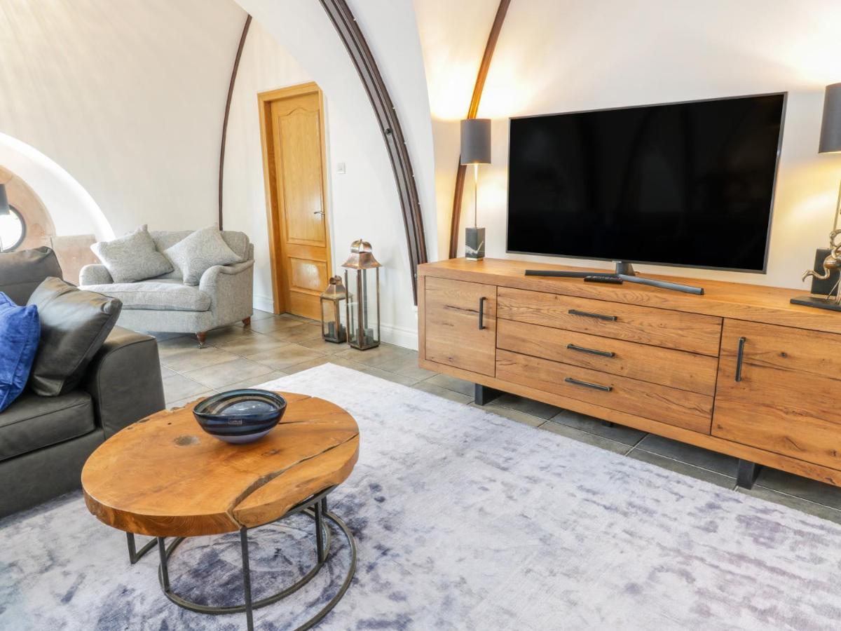 Penthouse St Mary'S Church Мофат Екстериор снимка